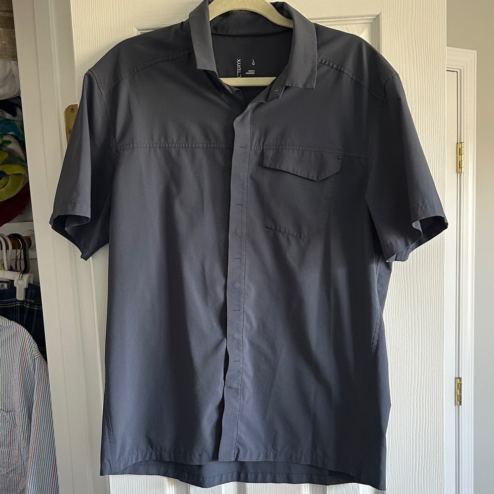 Arc'teryx Men’s Short-Sleeve Button-Down Shirt — Dark Blue
